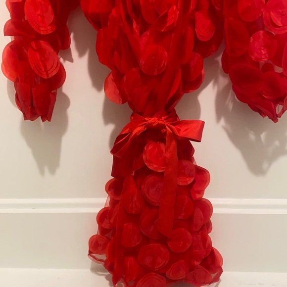 Souk & Sépia red 3-D petal off the shoulder dress - Picture 6 of 11